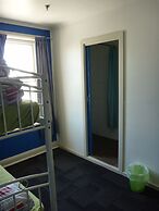 Adelaide Travellers Inn - Hostel