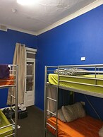 Adelaide Travellers Inn - Hostel