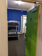 Adelaide Travellers Inn - Hostel