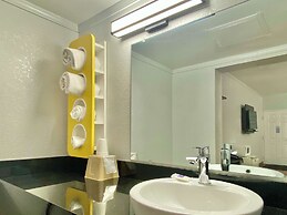 Motel 6 Huntington, WV