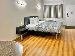 Motel 6 Huntington, WV