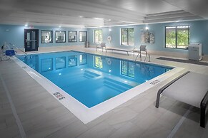 Holiday Inn Express Hotel & Suites Cross Lanes by IHG