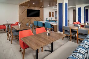 Holiday Inn Express Hotel & Suites Cross Lanes by IHG