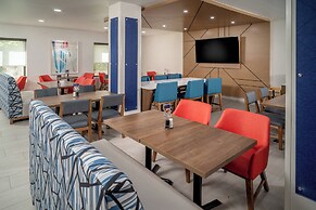 Holiday Inn Express Hotel & Suites Cross Lanes by IHG