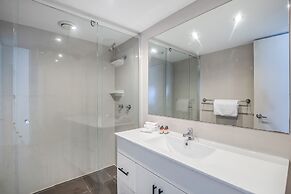 Pacific Plaza Apartments