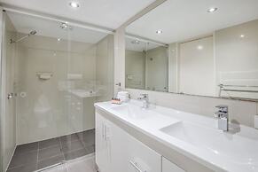 Pacific Plaza Apartments