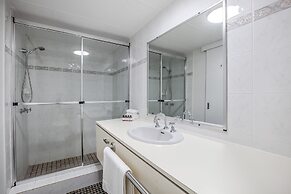 Pacific Plaza Apartments