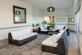 Pacific Plaza Apartments