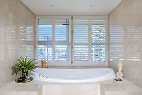 Pacific Plaza Apartments