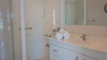 Pacific Plaza Apartments