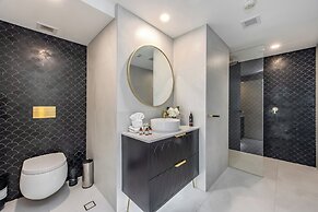 Pacific Plaza Apartments