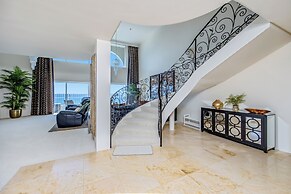 Pacific Plaza Apartments