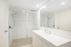 Pacific Plaza Apartments