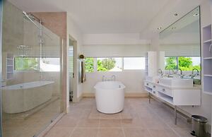 Cape Point Seafront Suites & Penthouse with LOV
