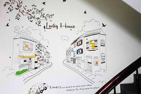 Lucky House Hotel