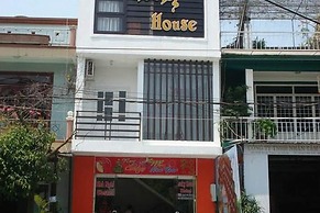 Lucky House Hotel