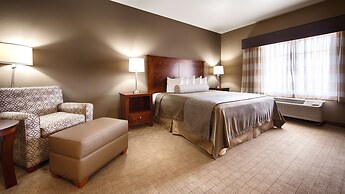 Green Mill Village Hotel & Suites, BW Signature Collection