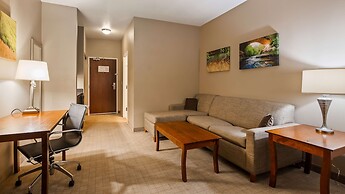 Green Mill Village Hotel & Suites, BW Signature Collection