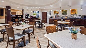 Green Mill Village Hotel & Suites, BW Signature Collection