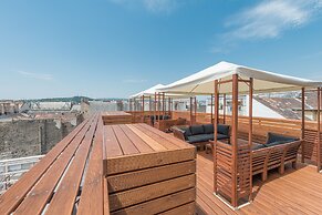 Corvin Plaza Apartments and Suites