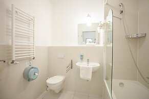 Corvin Plaza Apartments and Suites