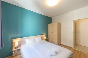 Corvin Plaza Apartments and Suites