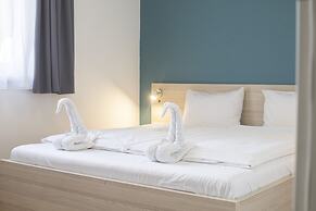 Corvin Plaza Apartments and Suites