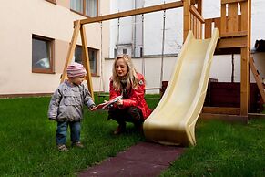 Corvin Plaza Apartments and Suites