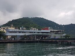 SunMoonLake Loft Inn