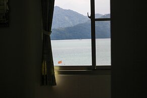 SunMoonLake Loft Inn