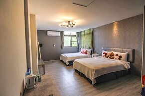 SunMoonLake Loft Inn