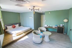 SunMoonLake Loft Inn