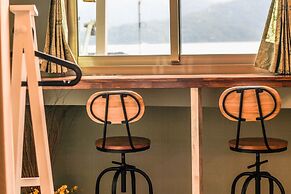 SunMoonLake Loft Inn