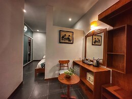 Monsoon Riverside Hotel