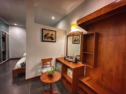 Monsoon Riverside Hotel