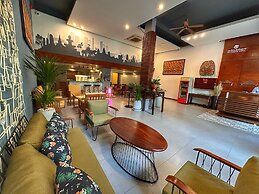 Monsoon Riverside Hotel