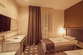 Ambassador Plaza Hotel