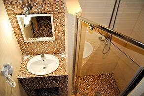 Ambassador Plaza Hotel