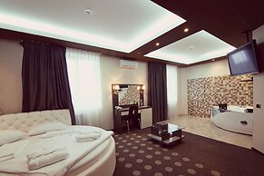 Ambassador Plaza Hotel