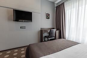 Ambassador Plaza Hotel