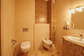 Ambassador Plaza Hotel