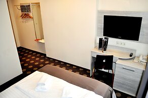 Ambassador Plaza Hotel