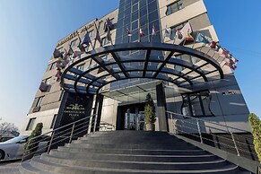 Ambassador Plaza Hotel