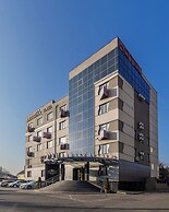 Ambassador Plaza Hotel