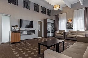 Ambassador Plaza Hotel