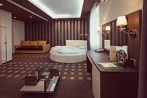 Ambassador Plaza Hotel