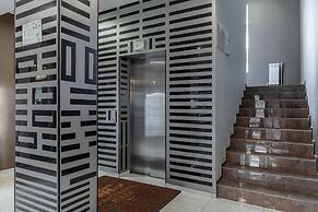 Ambassador Plaza Hotel