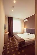 Ambassador Plaza Hotel