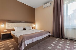 Ambassador Plaza Hotel