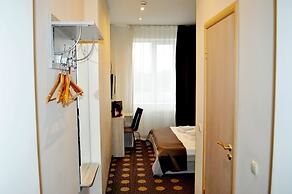 Ambassador Plaza Hotel